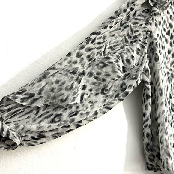 Ann Taylor snow leopard ruffled sleeve mock neck top white black casual size XL - Picture 11 of 16